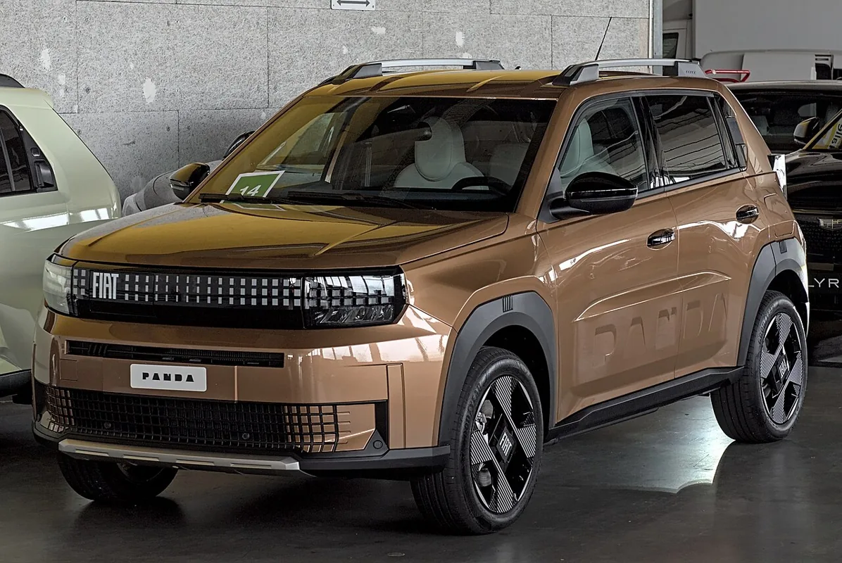 Fiat Grande Panda électrique — coffre et hayon, usage famille