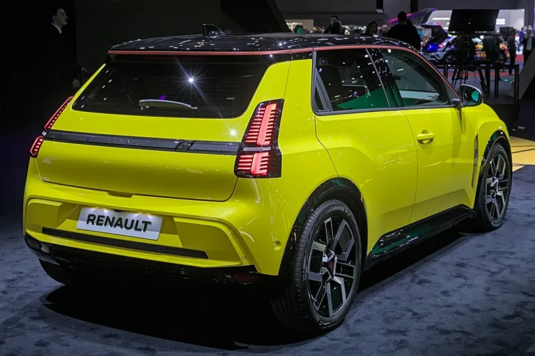 Renault 5 E-Tech électrique — signature avant
